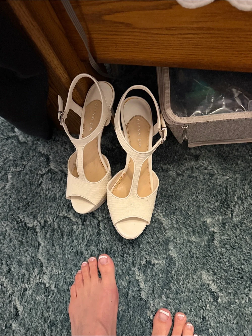 Gianni Bini elegant cream
